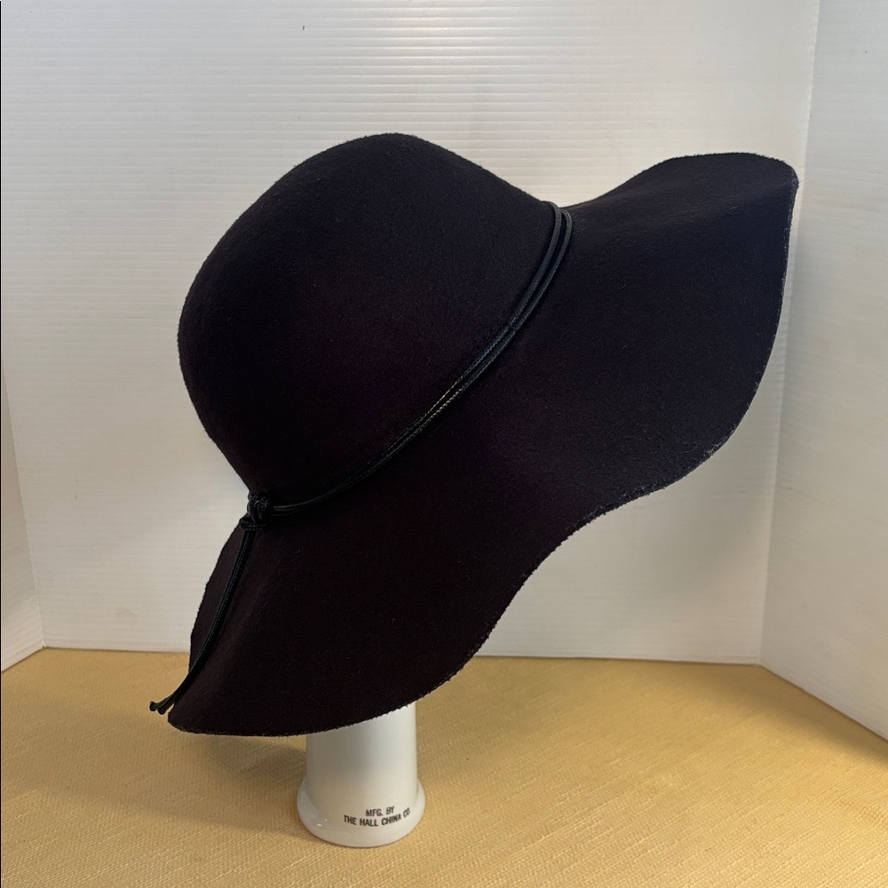 Jessica McClintock Black Wide-Brim Wool Felt Floppy Hat with Knot Tie